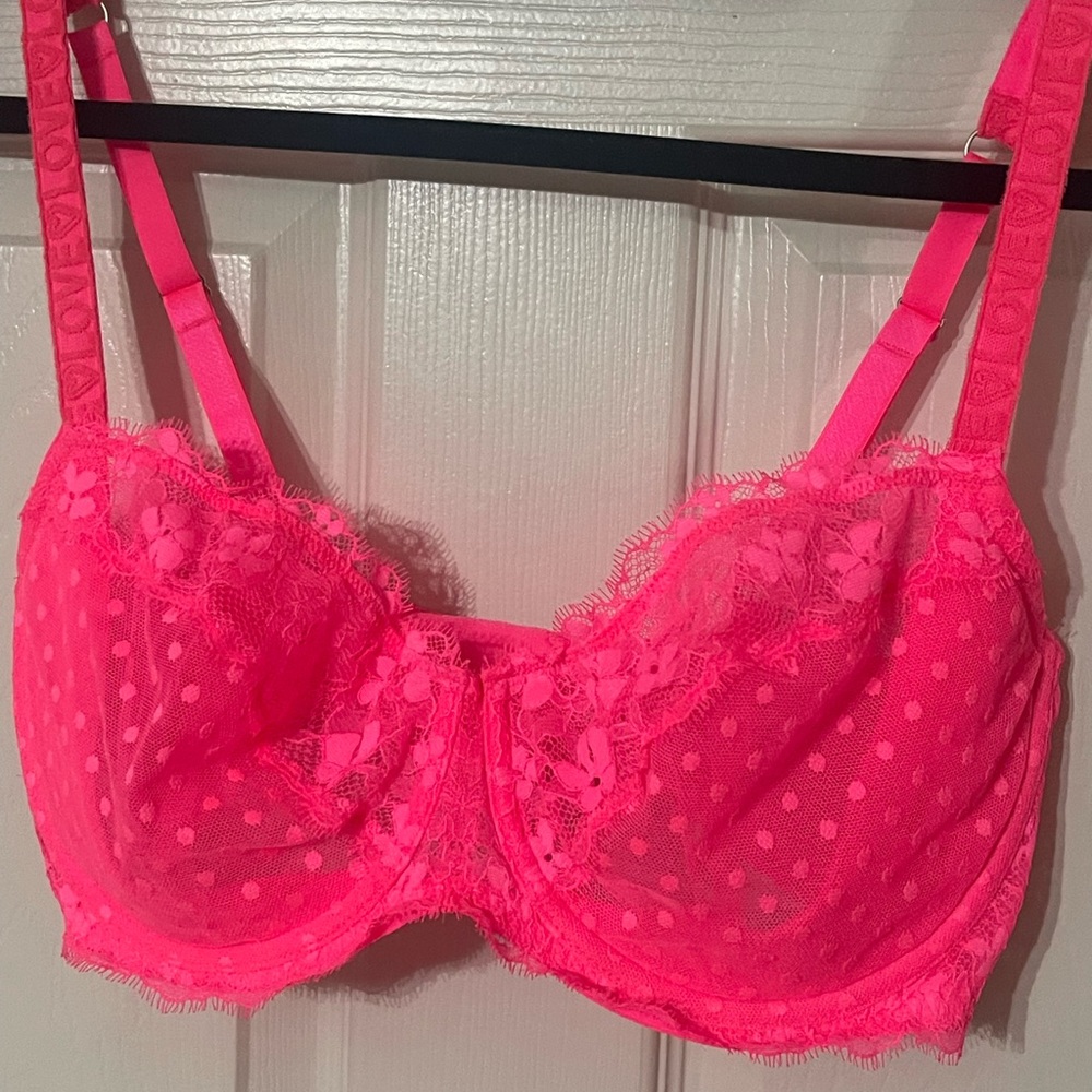 Victoria’s Secret 36DDD unlined/unpadded bra. Bright Pink Excellent condition!